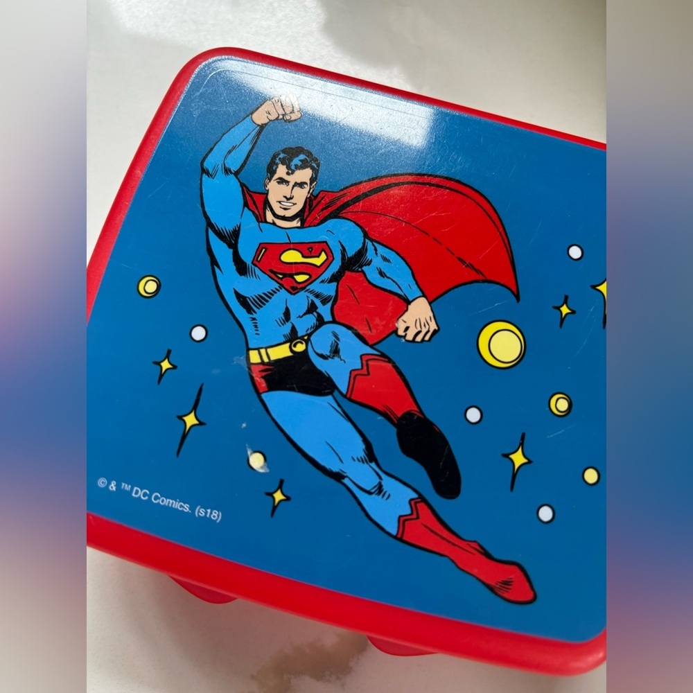 Tupperware DC Superman Sandwich Container - Picture 6 of 6